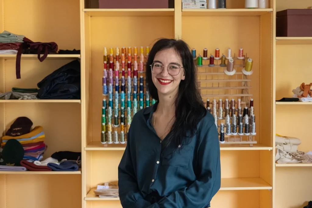 Julie artisane brodeuse à Mérignac
