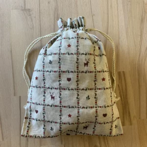 Pochon en tissu pour faire un emballage cadeau réutilisable, fabrication artisanale